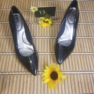 Dexflex Comfort black pointed toe kitten heels